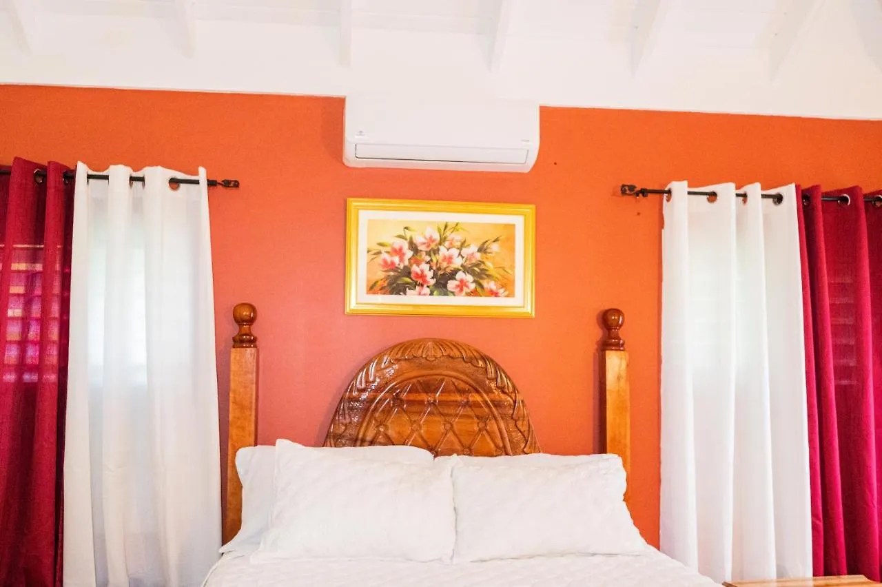 Palms Escape - 3 Bedroom Vacation Home Richmond